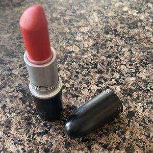 MAC Cosmetics - So Chaud Lipstick
